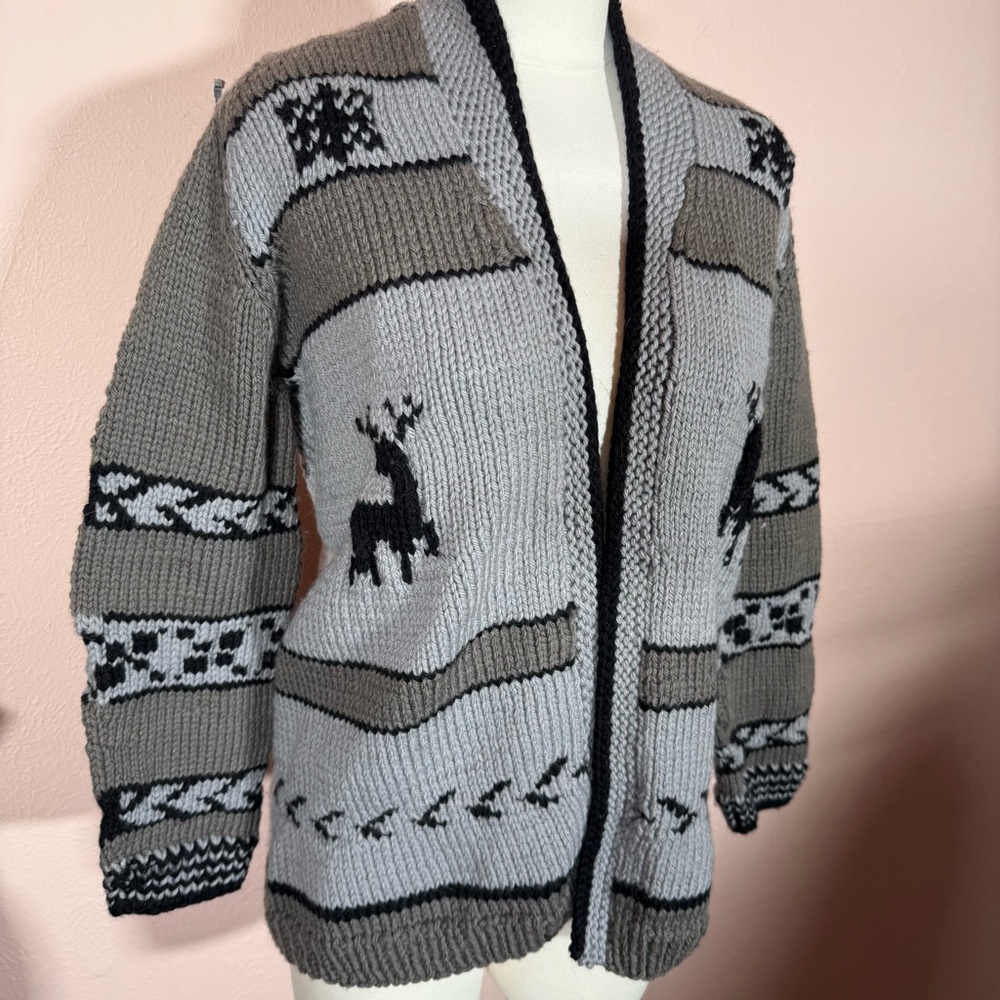 Vintage 1970’s Handmade Fair Isle Reindeer Grey Grandpa Cardigan Sweater Medium